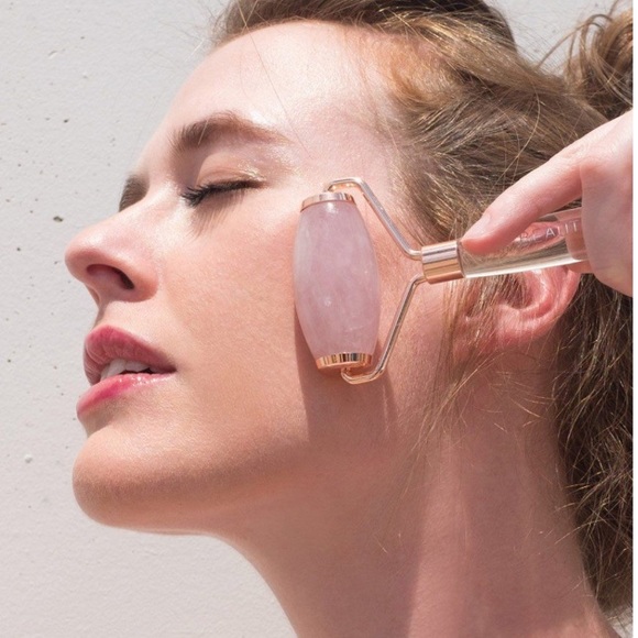 New BeautyBio Rose Quartz Dual Ended Roller - Picture 5 of 11